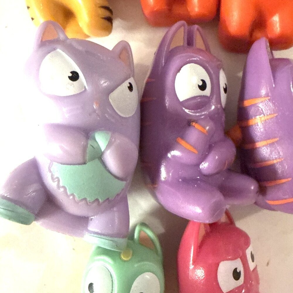 8 Lot Lost Kitty Kitties Mini Figures Cats Kittens Orange Purple Green Pink - Picture 2 of 12